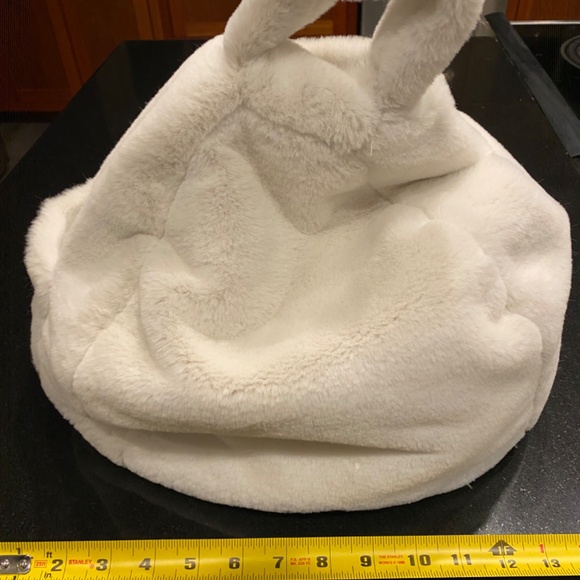 UGG pouf read tablet phone holder - Picture 4 of 4